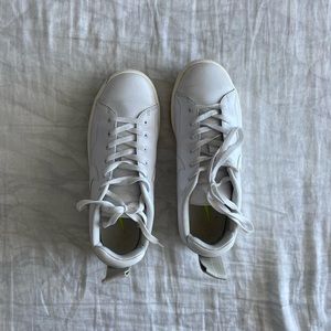 white nike sneakers